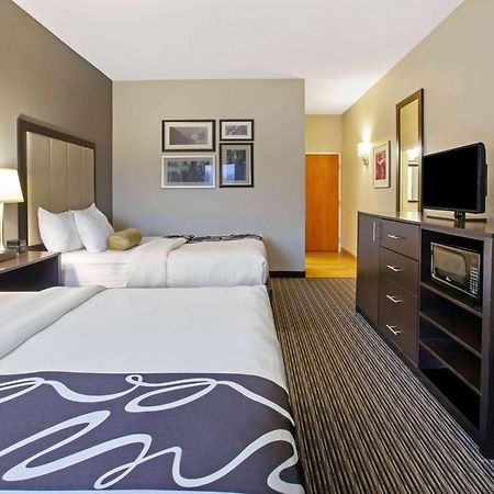 La Quinta Inn & Suites By Wyndham Detroit Metro Airport Romulus Buitenkant foto