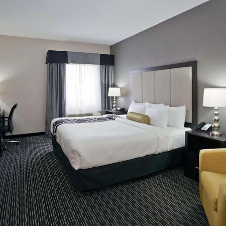 La Quinta Inn & Suites By Wyndham Detroit Metro Airport Romulus Buitenkant foto
