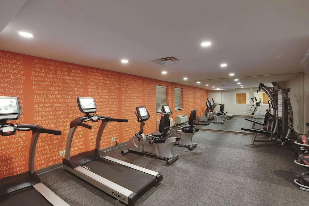 La Quinta Inn & Suites By Wyndham Detroit Metro Airport Romulus Buitenkant foto