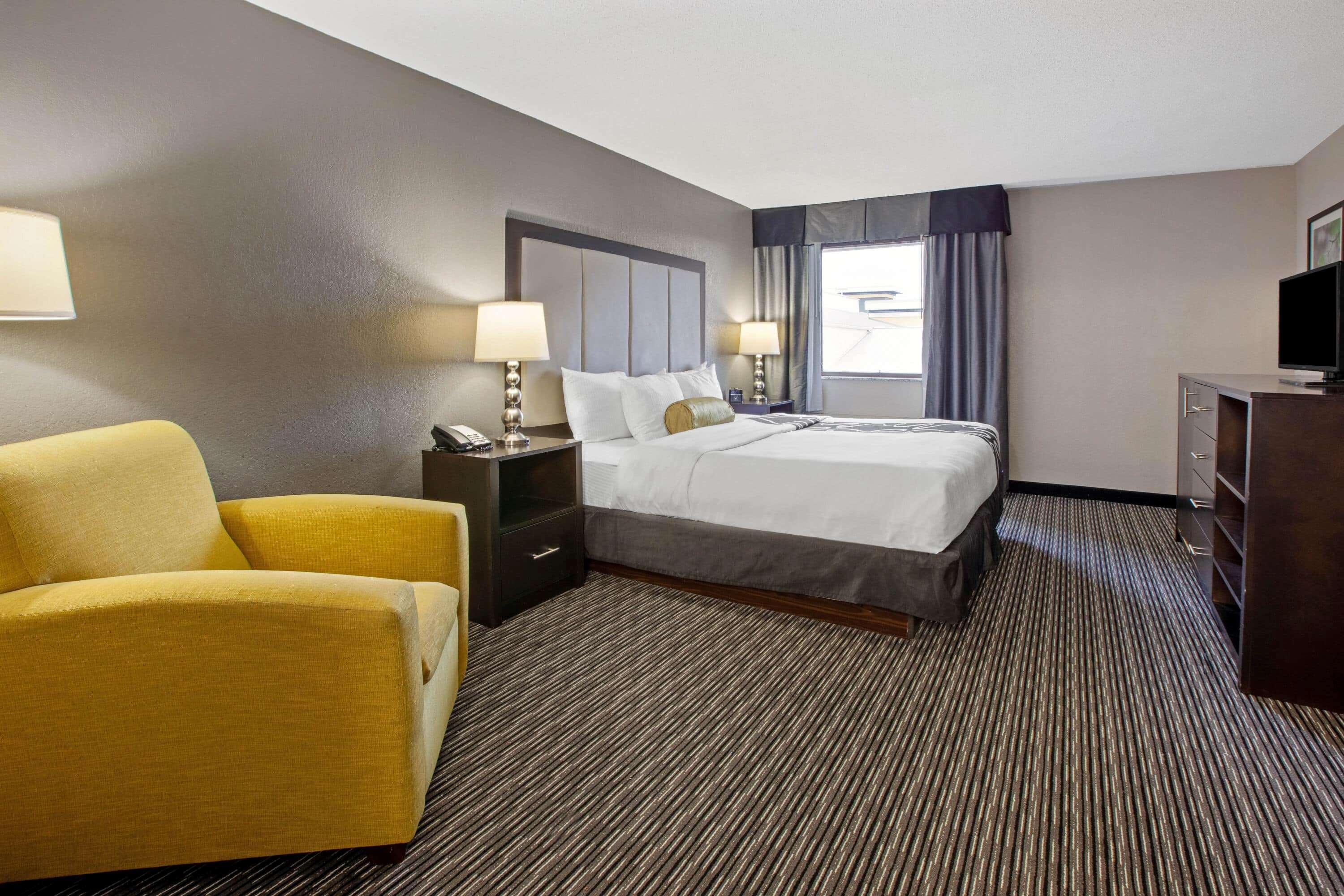 La Quinta Inn & Suites By Wyndham Detroit Metro Airport Romulus Buitenkant foto