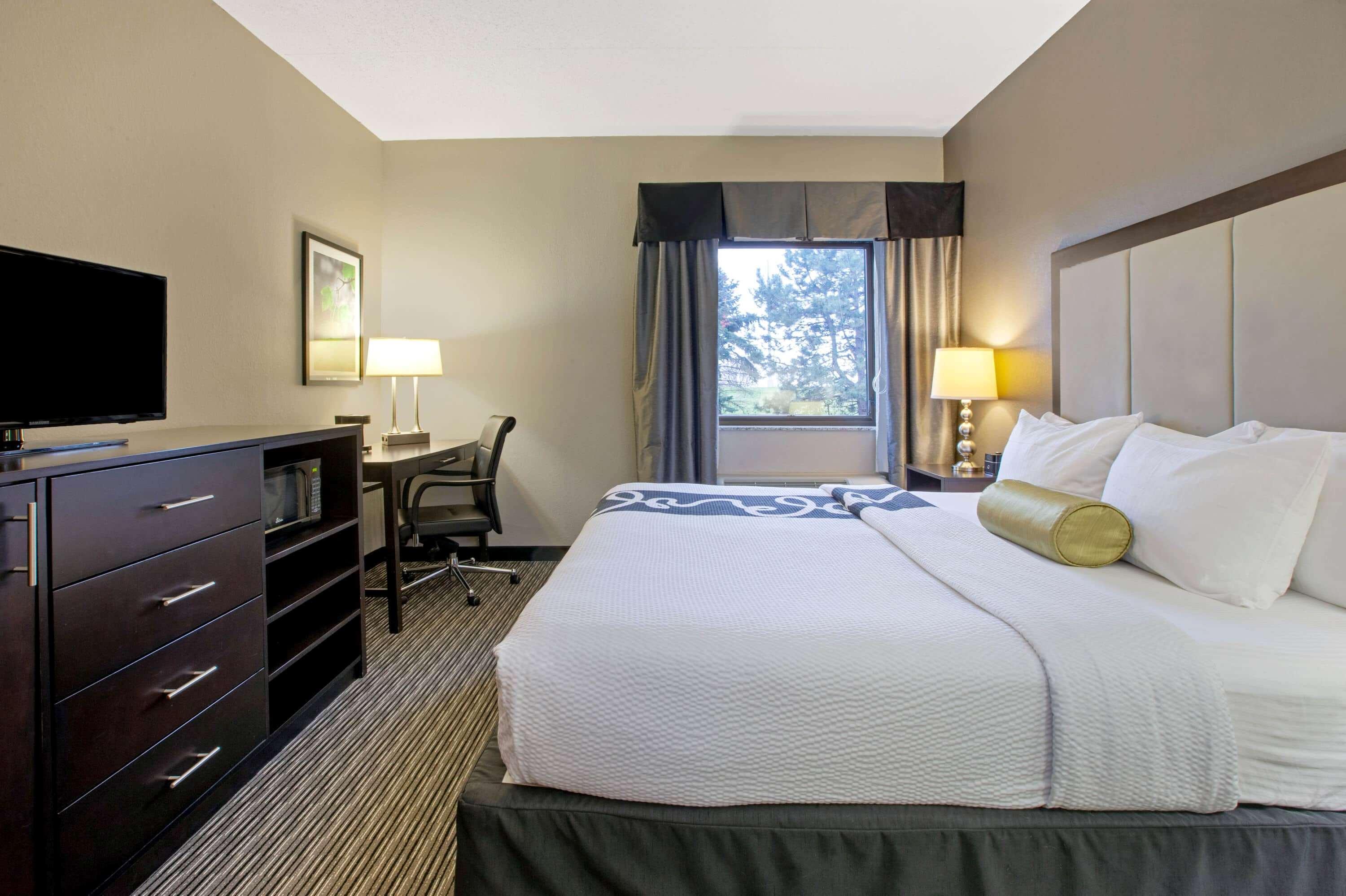 La Quinta Inn & Suites By Wyndham Detroit Metro Airport Romulus Buitenkant foto