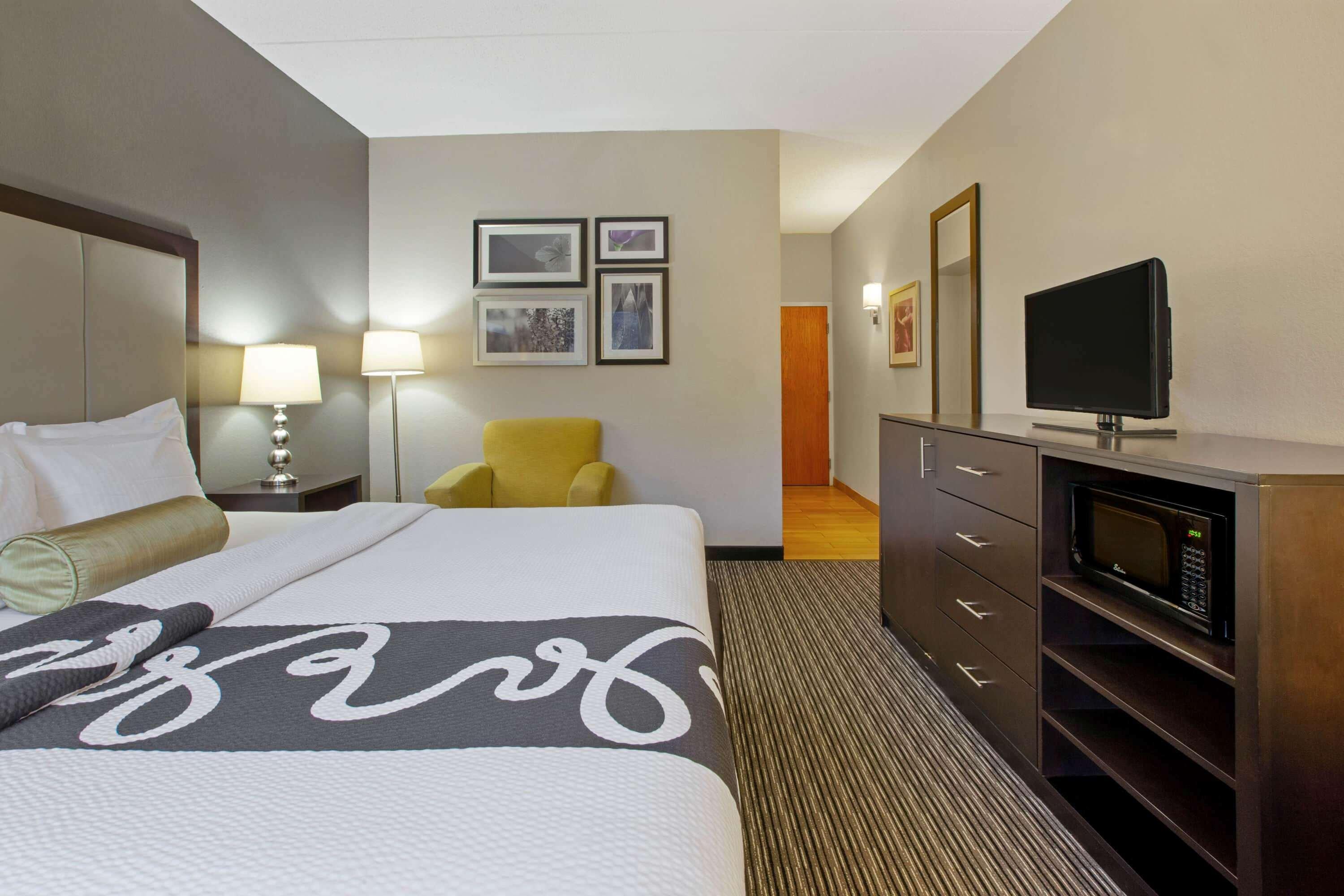 La Quinta Inn & Suites By Wyndham Detroit Metro Airport Romulus Buitenkant foto