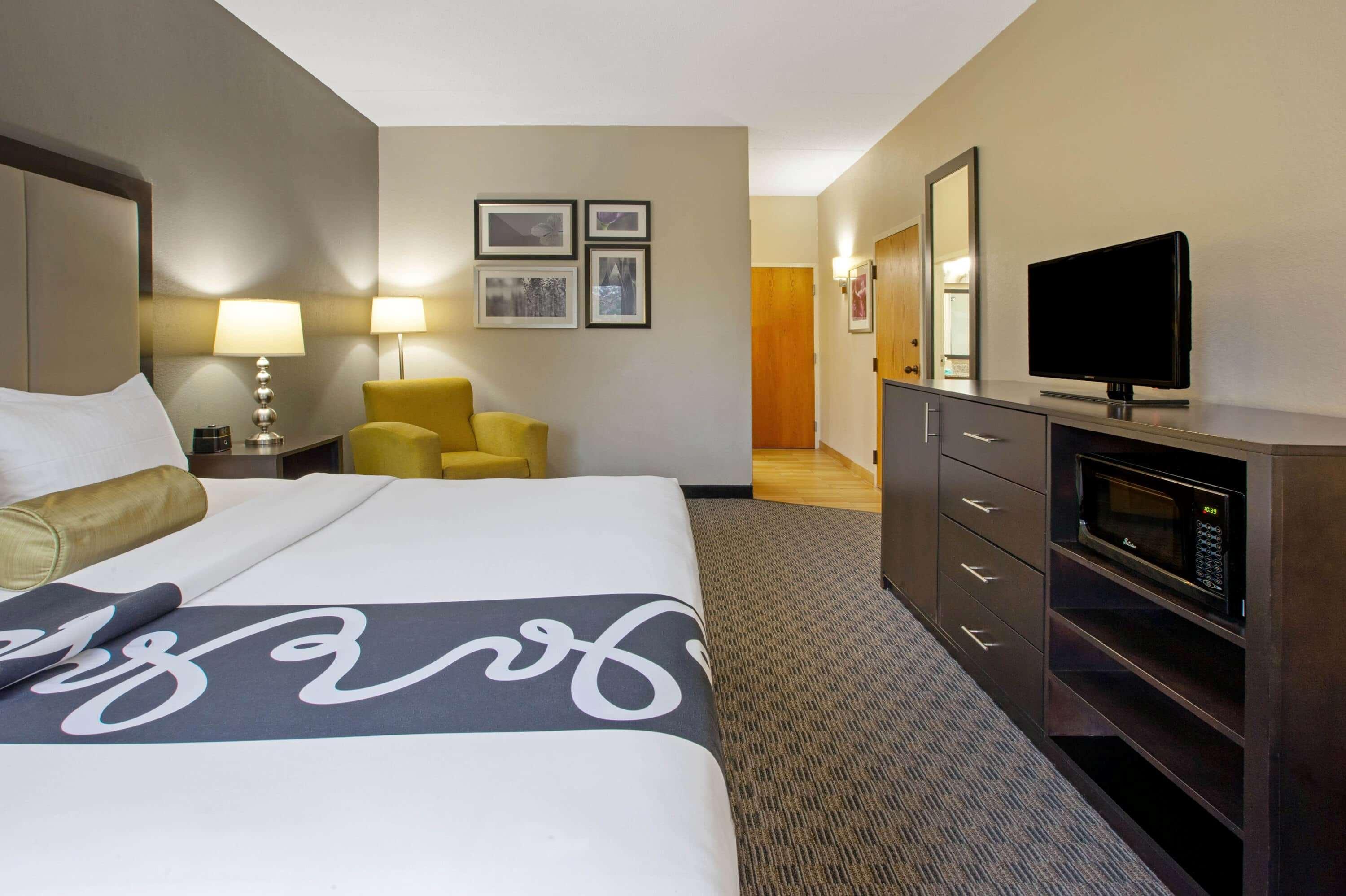 La Quinta Inn & Suites By Wyndham Detroit Metro Airport Romulus Buitenkant foto