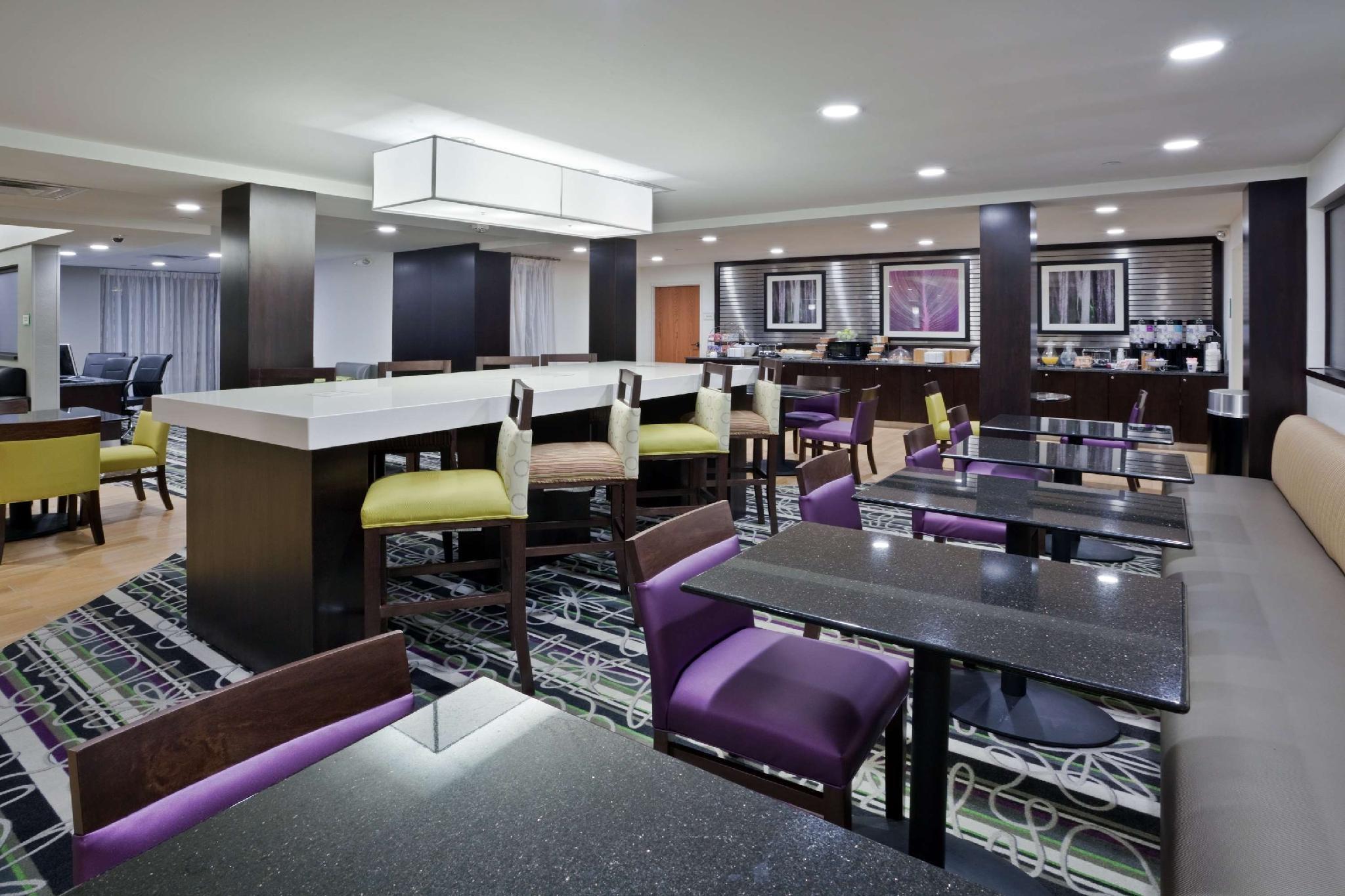 La Quinta Inn & Suites By Wyndham Detroit Metro Airport Romulus Buitenkant foto