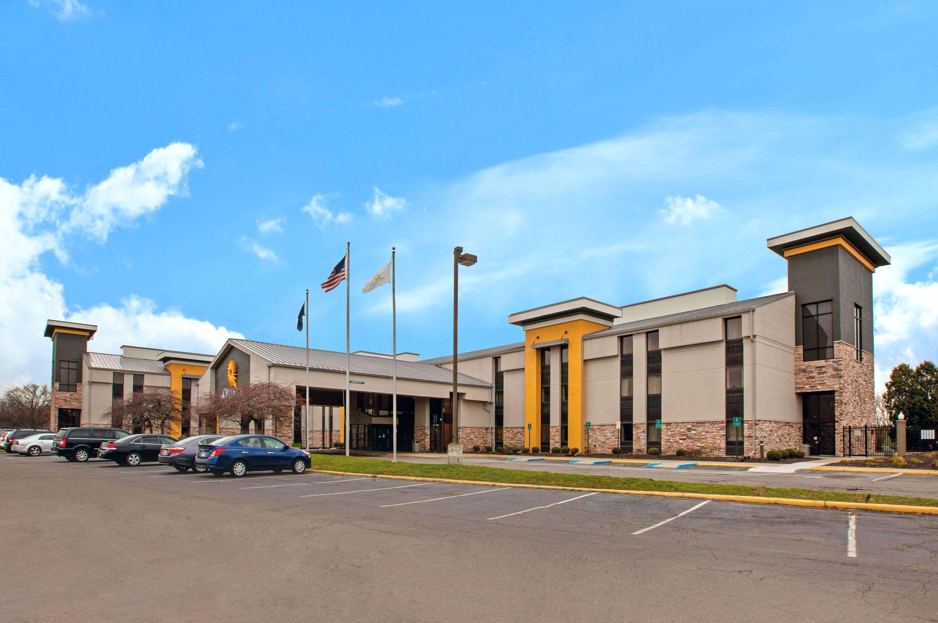 La Quinta Inn & Suites By Wyndham Detroit Metro Airport Romulus Buitenkant foto