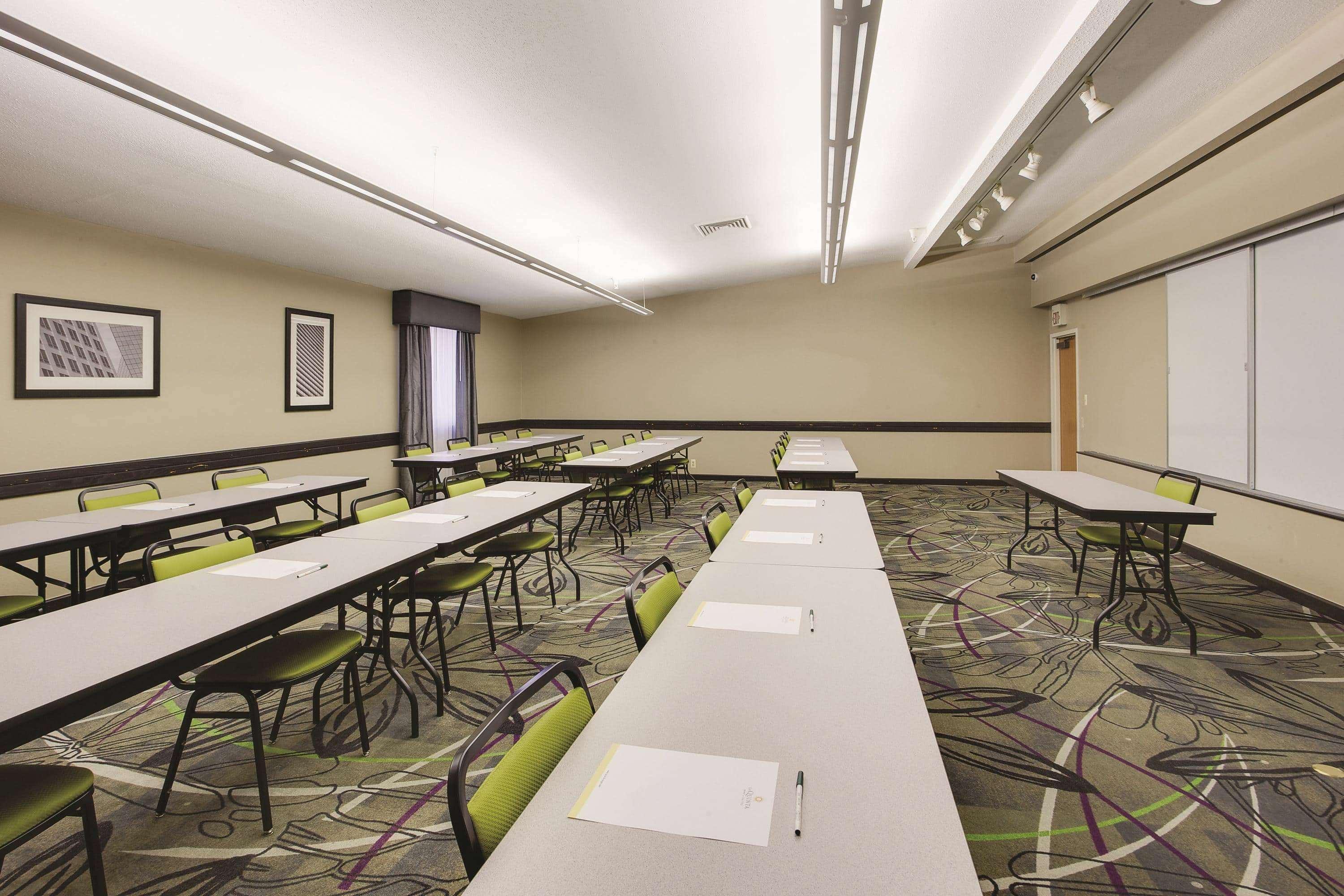 La Quinta Inn & Suites By Wyndham Detroit Metro Airport Romulus Buitenkant foto