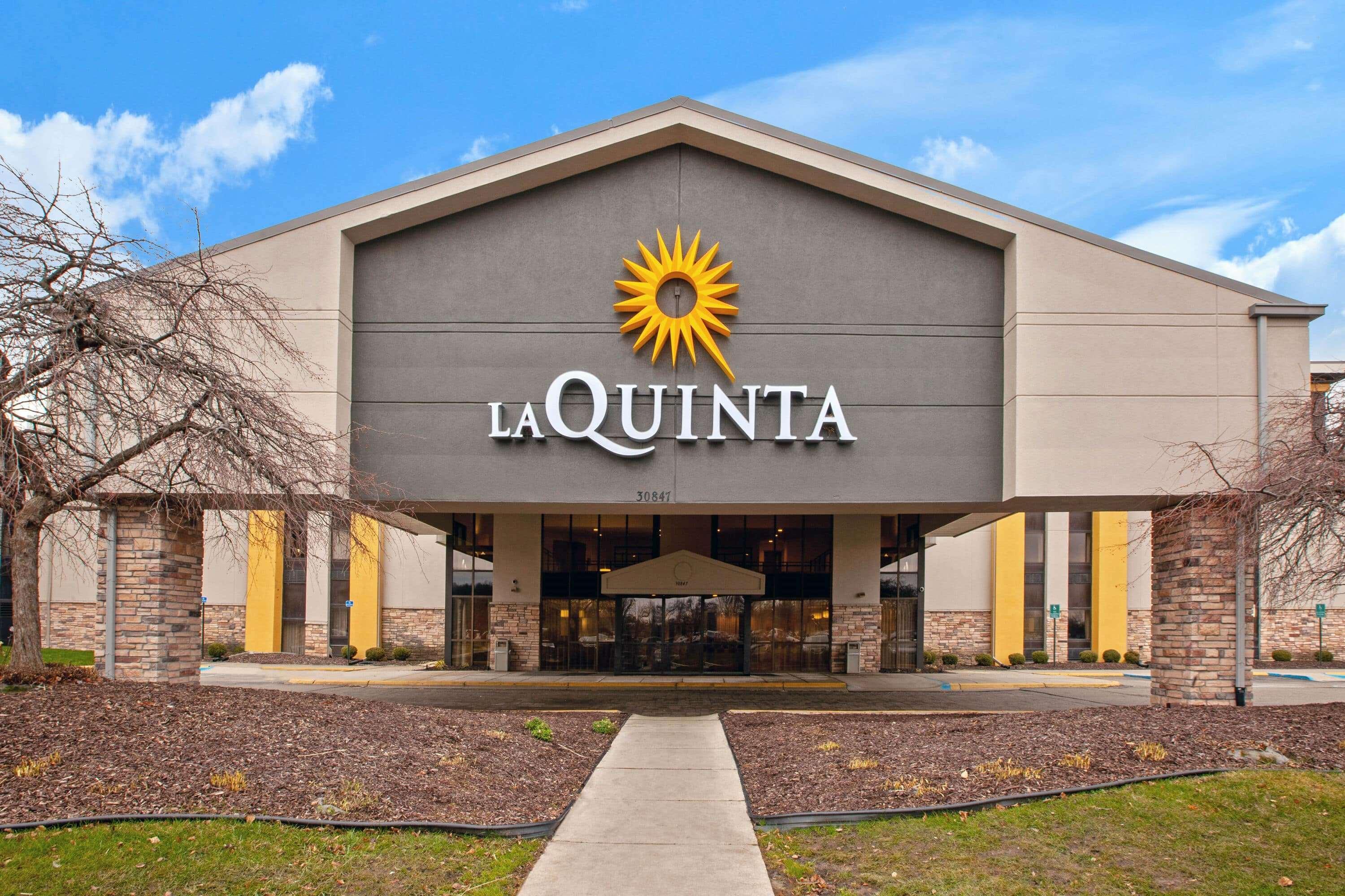La Quinta Inn & Suites By Wyndham Detroit Metro Airport Romulus Buitenkant foto
