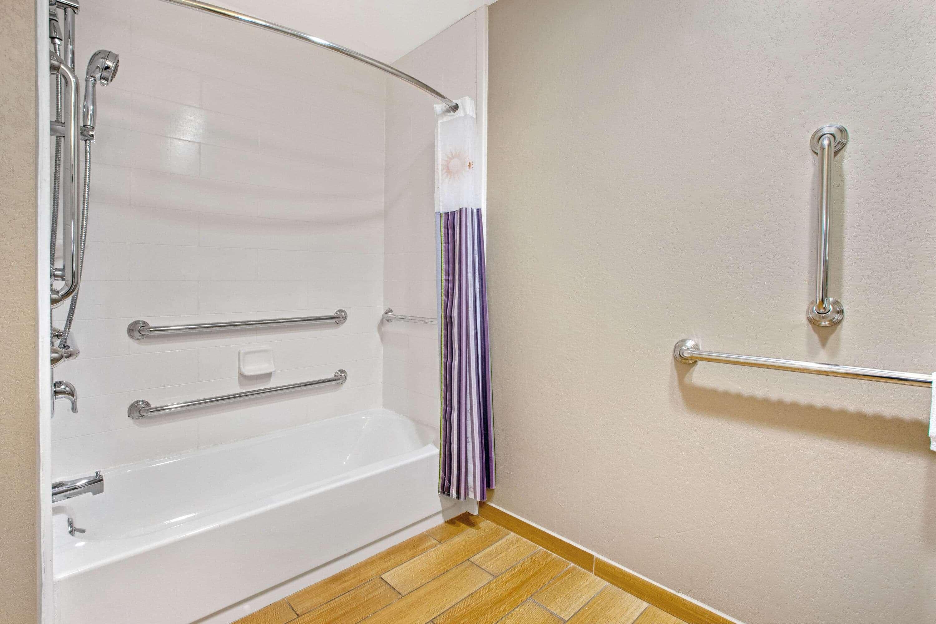 La Quinta Inn & Suites By Wyndham Detroit Metro Airport Romulus Buitenkant foto