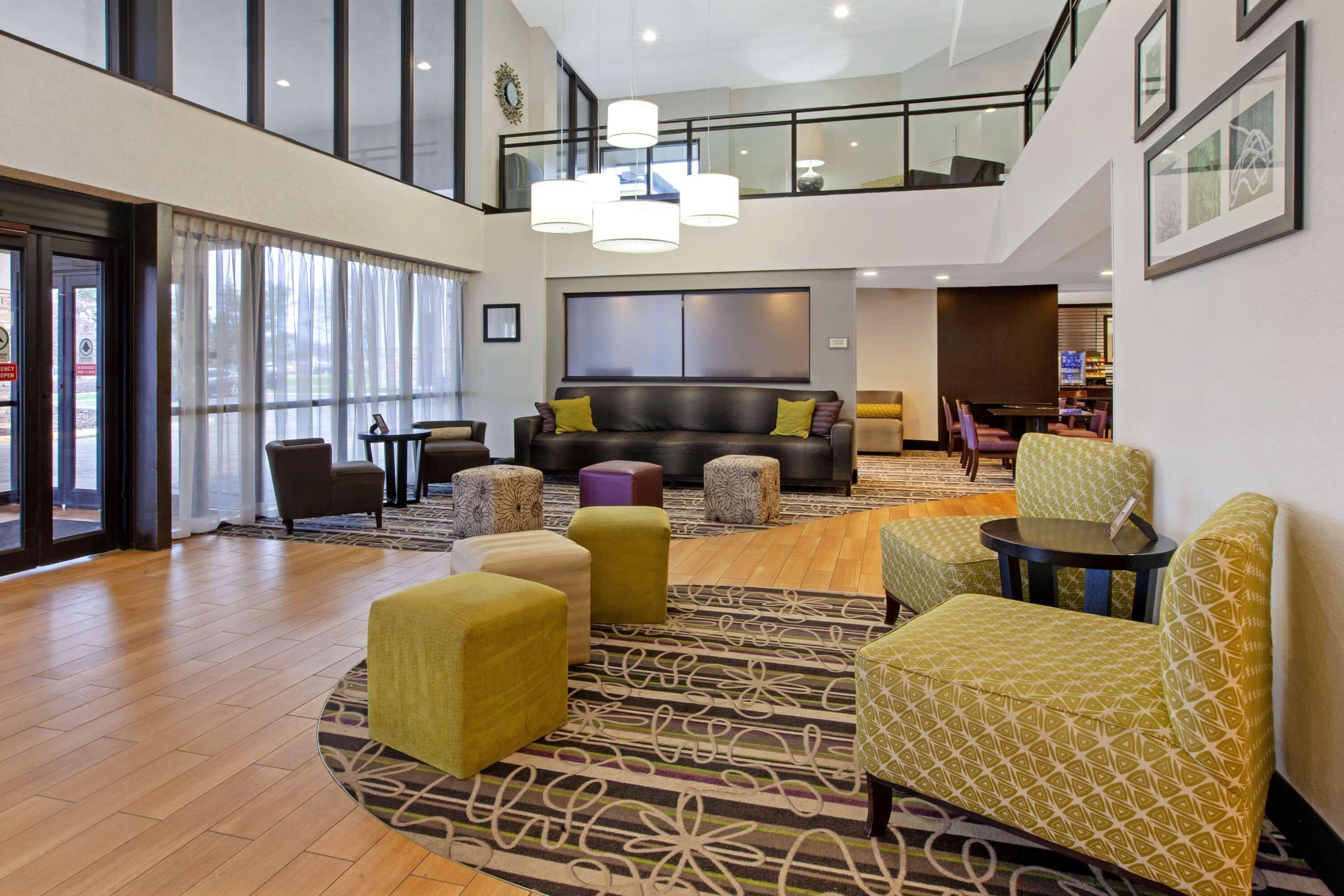 La Quinta Inn & Suites By Wyndham Detroit Metro Airport Romulus Buitenkant foto