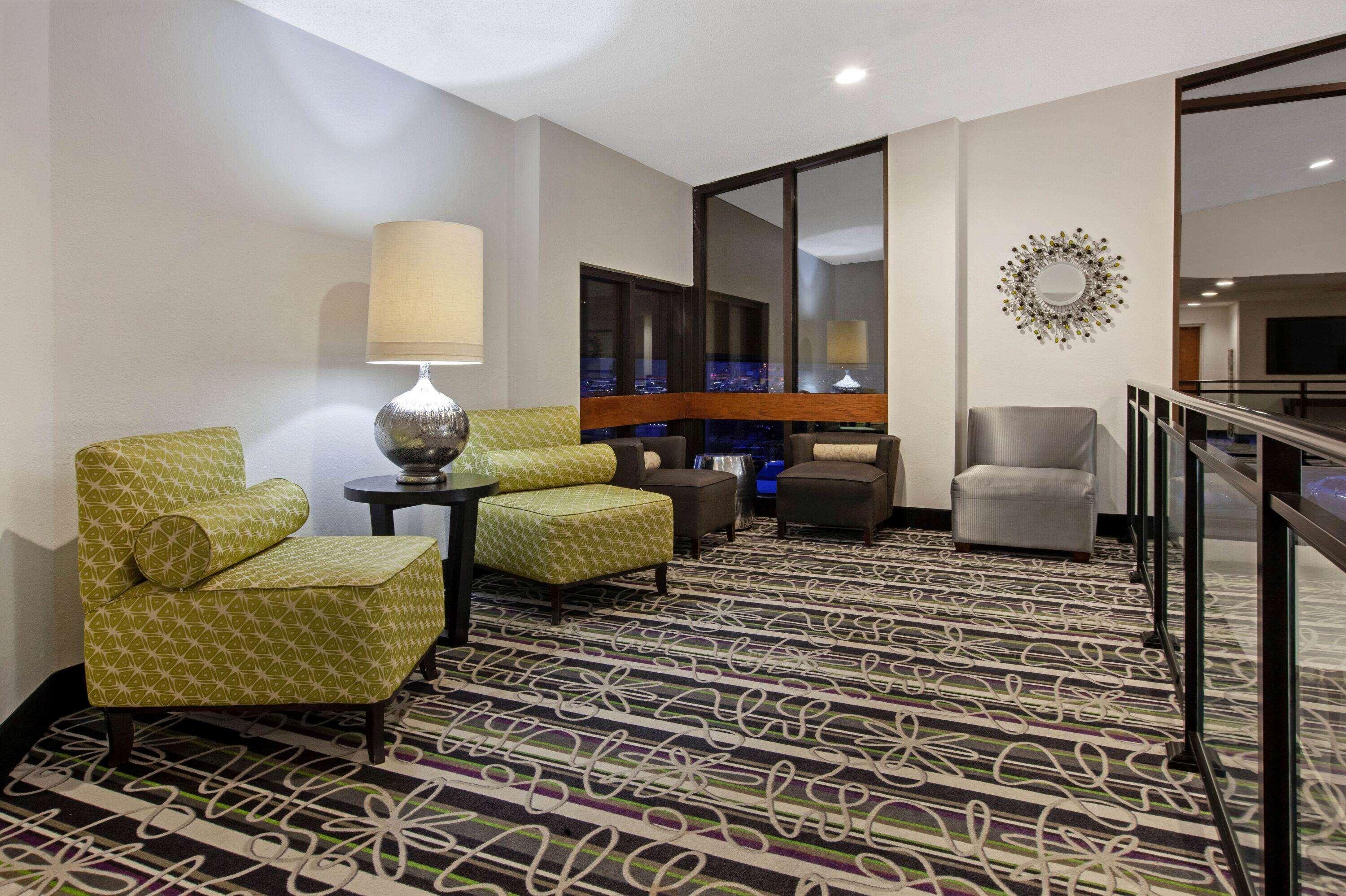 La Quinta Inn & Suites By Wyndham Detroit Metro Airport Romulus Buitenkant foto