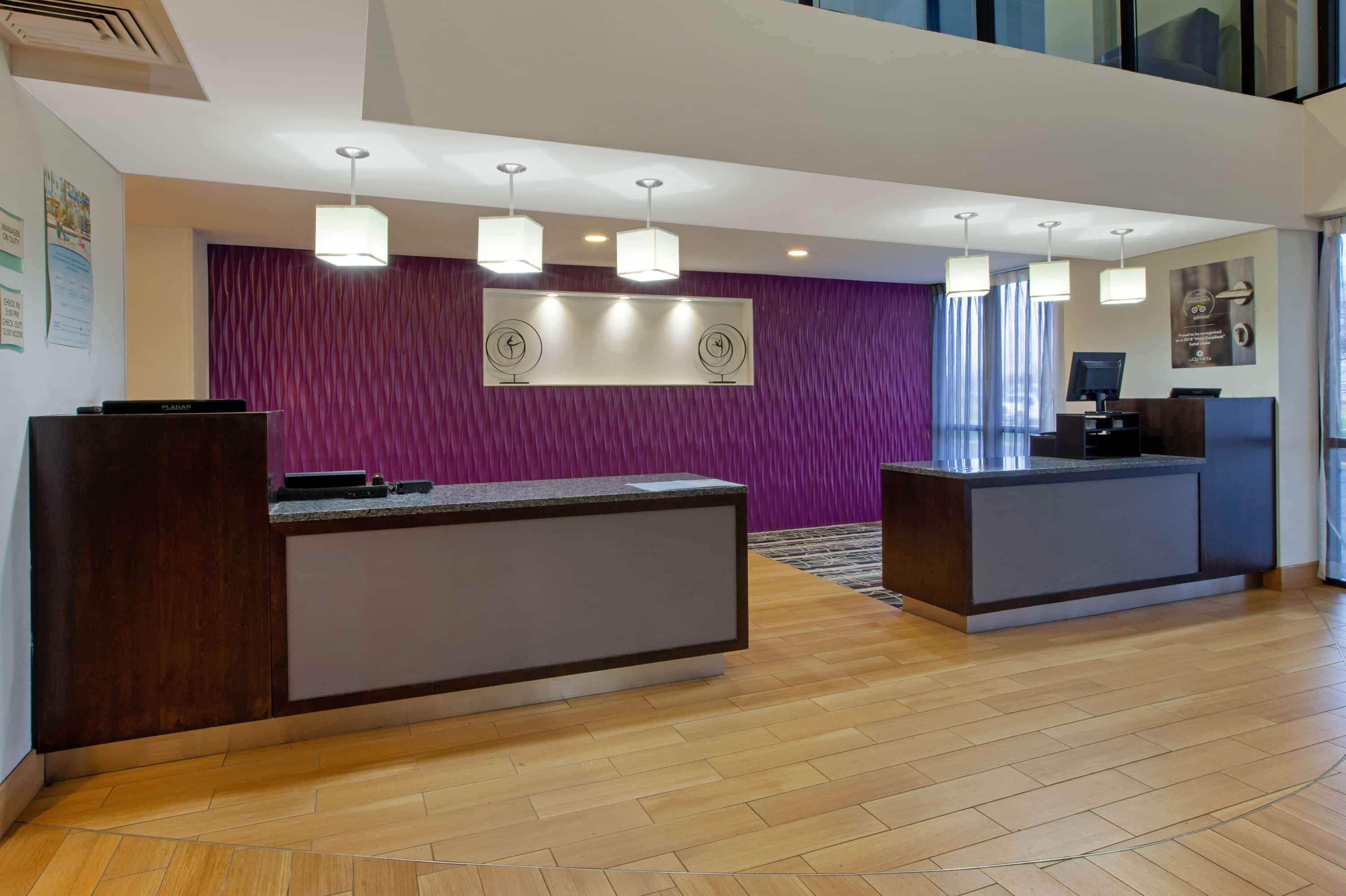 La Quinta Inn & Suites By Wyndham Detroit Metro Airport Romulus Buitenkant foto