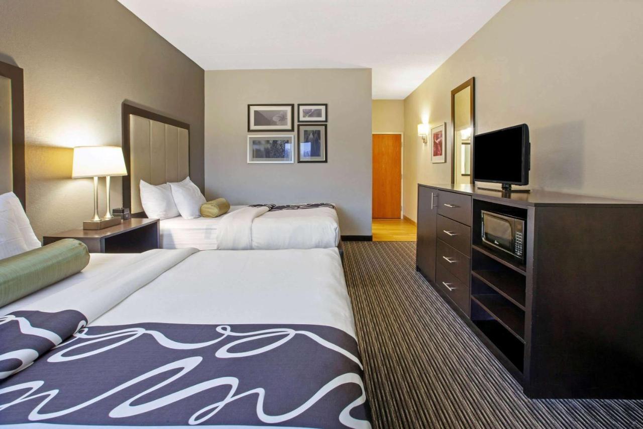 La Quinta Inn & Suites By Wyndham Detroit Metro Airport Romulus Buitenkant foto