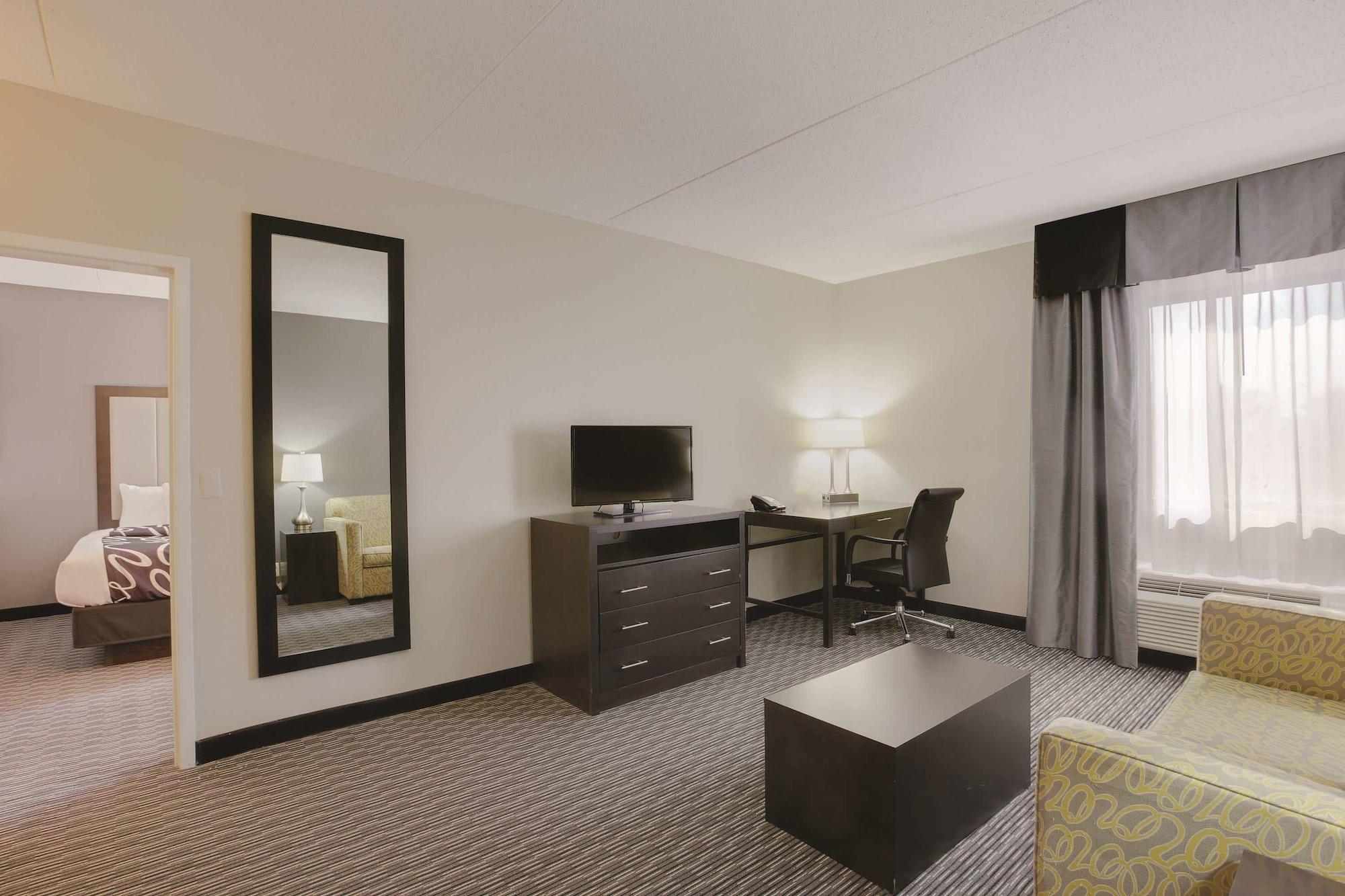 La Quinta Inn & Suites By Wyndham Detroit Metro Airport Romulus Buitenkant foto
