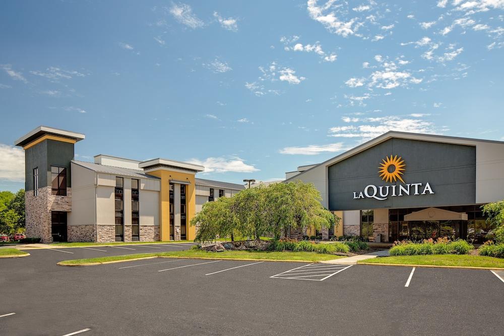 La Quinta Inn & Suites By Wyndham Detroit Metro Airport Romulus Buitenkant foto