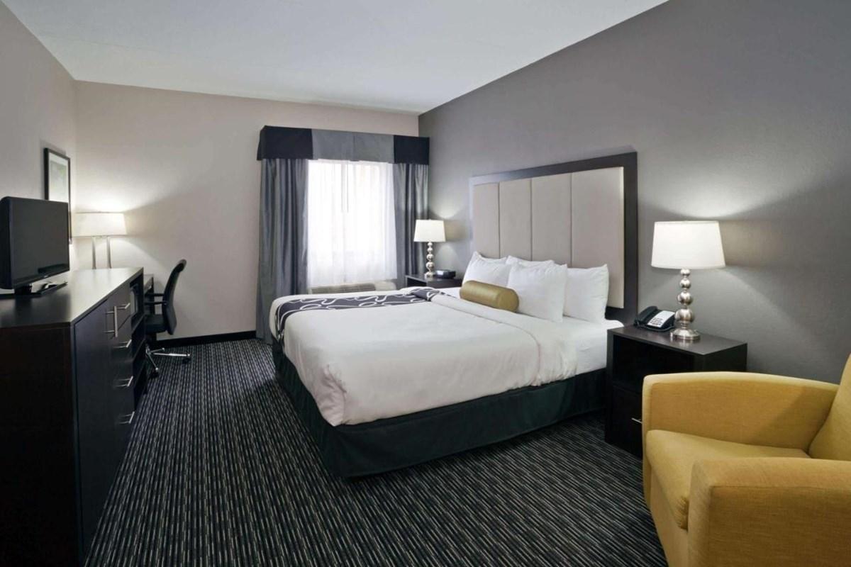 La Quinta Inn & Suites By Wyndham Detroit Metro Airport Romulus Buitenkant foto