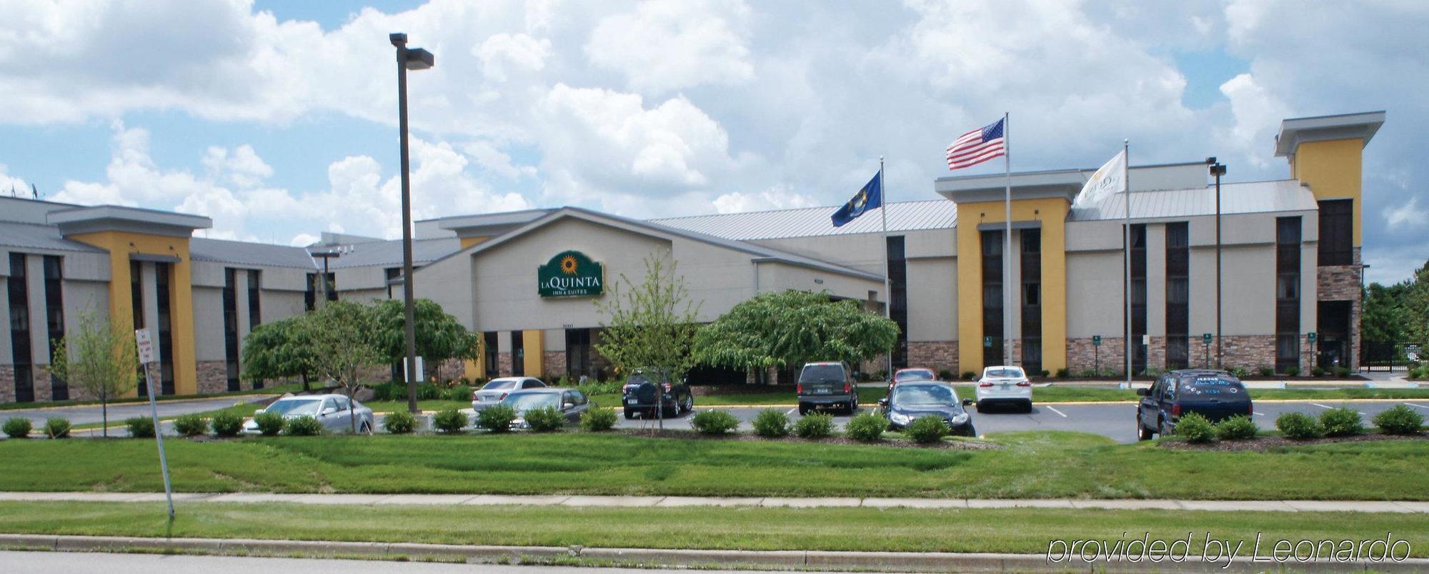 La Quinta Inn & Suites By Wyndham Detroit Metro Airport Romulus Buitenkant foto