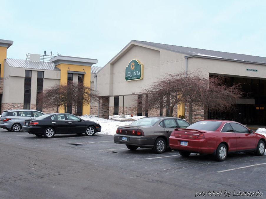 La Quinta Inn & Suites By Wyndham Detroit Metro Airport Romulus Buitenkant foto