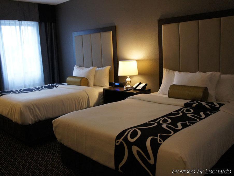 La Quinta Inn & Suites By Wyndham Detroit Metro Airport Romulus Buitenkant foto
