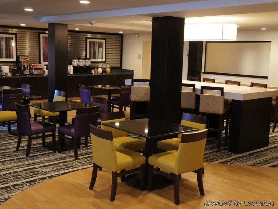 La Quinta Inn & Suites By Wyndham Detroit Metro Airport Romulus Buitenkant foto
